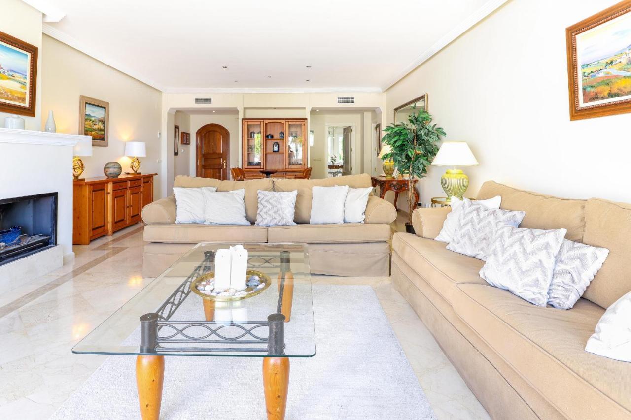Monteros Palm - Sea & Pool View Apartment