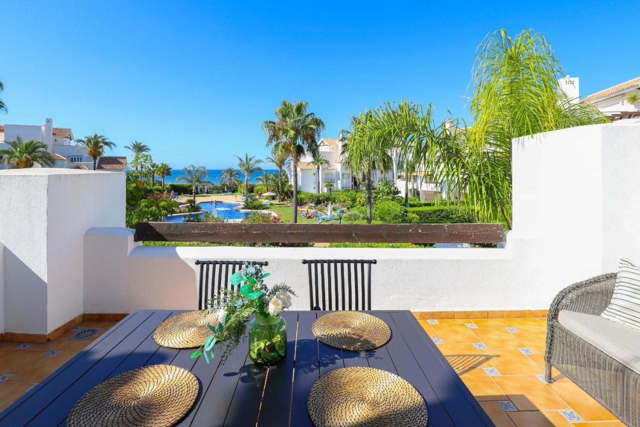 Monteros Palm - Sea & Pool View Apartment